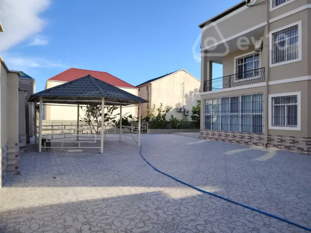 Kirayə verilir 8 otaqlı həyət evi 500 m²