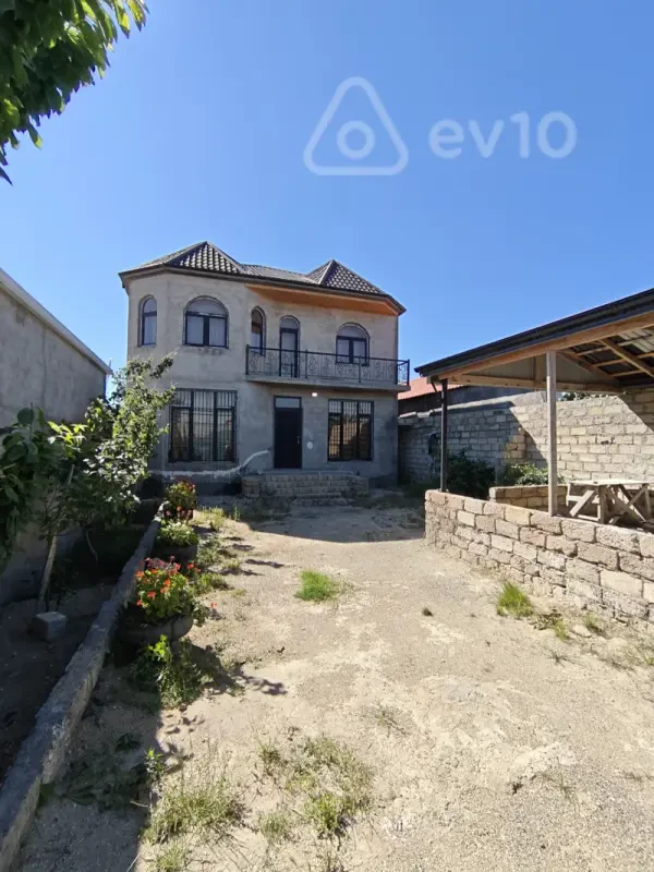 Satılır 5 otaqlı həyət evi 200 m²