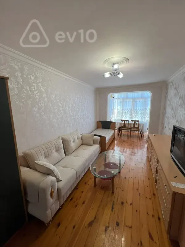 Kirayə verilir 2 otaqlı köhnə tikili 65 m²