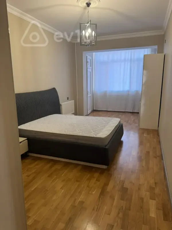 Kirayə verilir 2 otaqlı yeni tikili 100 m²