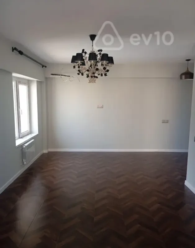 Satılır 2 otaqlı köhnə tikili 50 m²