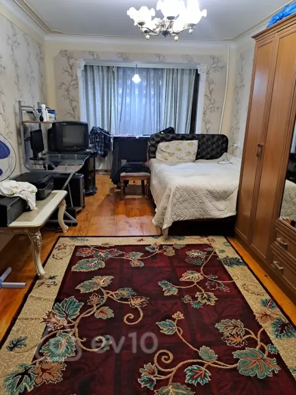 Satılır 1 otaqlı köhnə tikili 35 m²