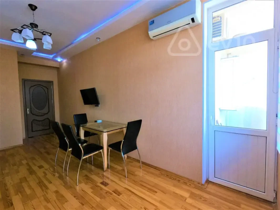 Kirayə verilir 3 otaqlı yeni tikili 1000 m²
