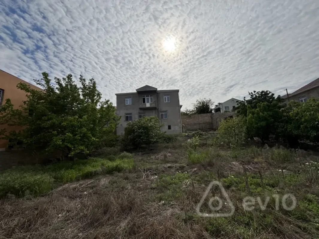 Satılır 7 otaqlı həyət evi 360 m²