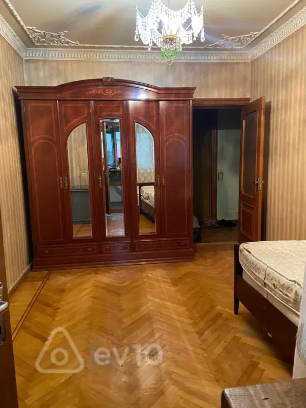 Kirayə verilir 3 otaqlı köhnə tikili 70 m²