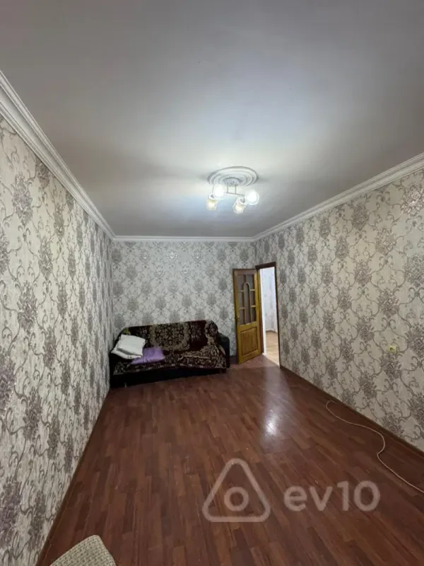 Kirayə verilir 2 otaqlı köhnə tikili 65 m²