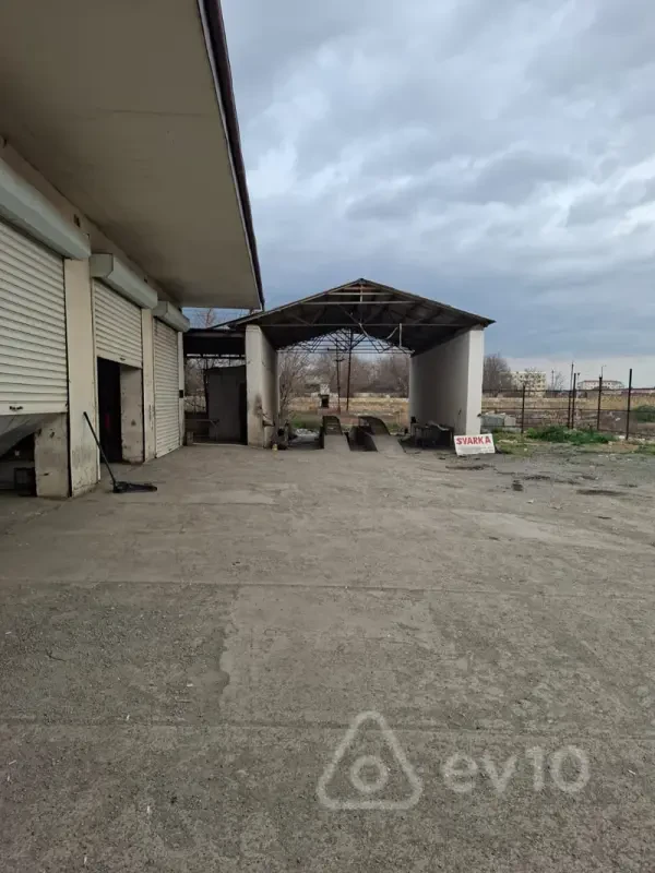 Satılır mənzil 1500 m²