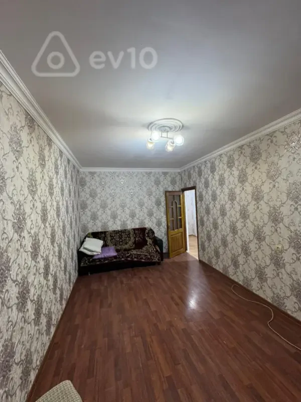 Kirayə verilir 2 otaqlı köhnə tikili 65 m²