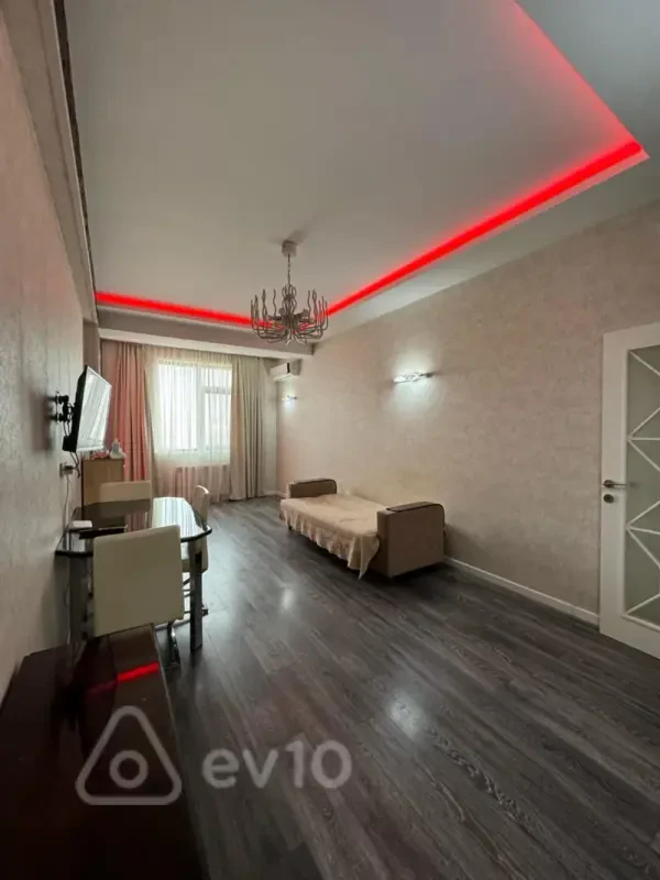Kirayə verilir 2 otaqlı yeni tikili 70 m²