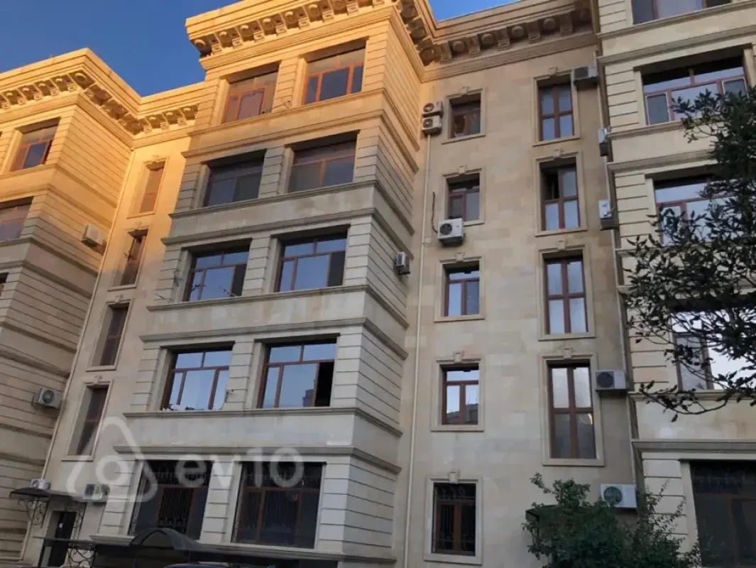 Kirayə verilir 2 otaqlı köhnə tikili 65 m²