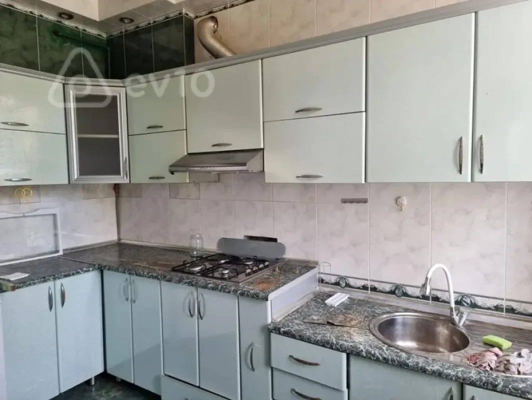 Kirayə verilir 2 otaqlı köhnə tikili 75 m²
