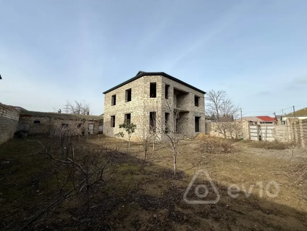 Satılır 6 otaqlı həyət evi 280 m²