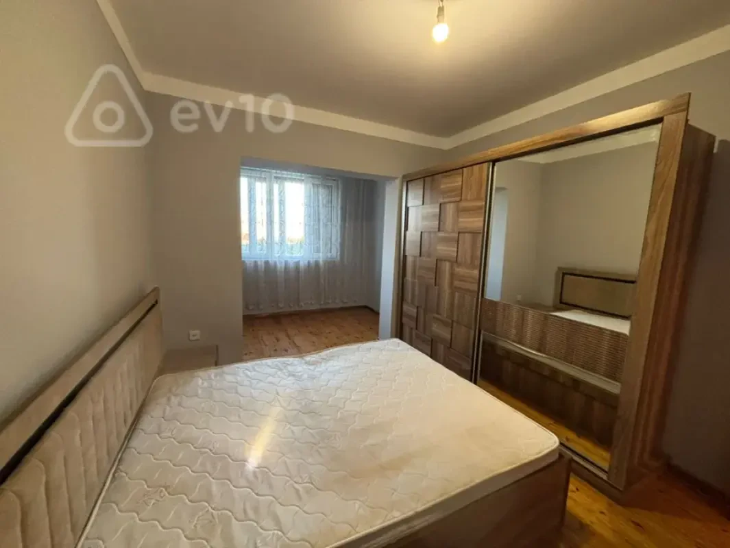 Kirayə verilir 2 otaqlı köhnə tikili 70 m²