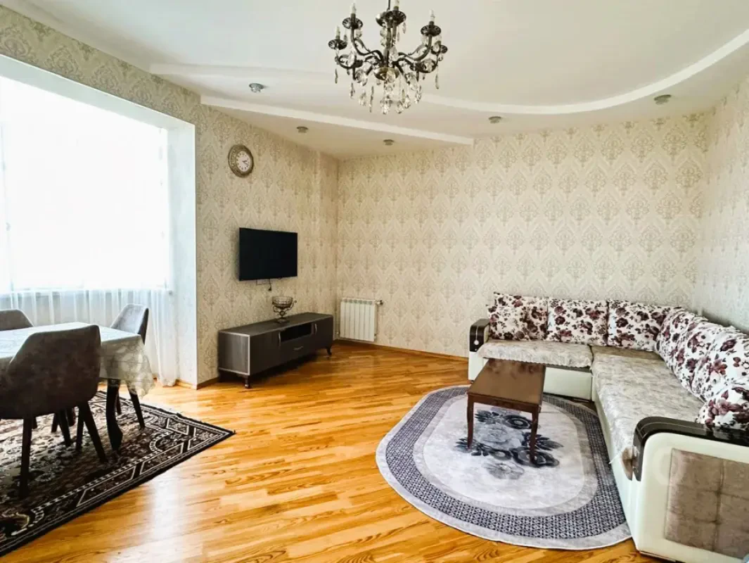 Kirayə verilir 3 otaqlı yeni tikili 120 m²