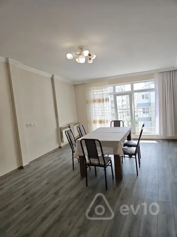 Kirayə verilir 3 otaqlı yeni tikili 96 m²