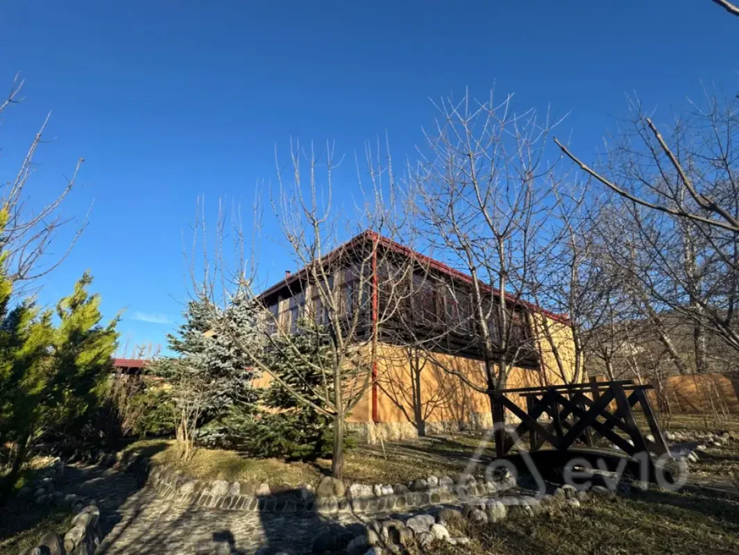 Satılır 5 otaqlı həyət evi 256 m²