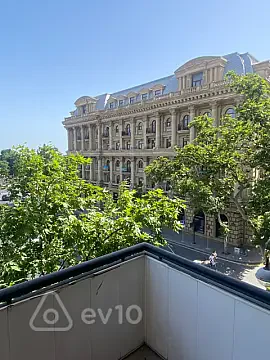 Kirayə verilir 3 otaqlı köhnə tikili 75 m² — Bakı, Səbail 3 otaq 75.00 m²
