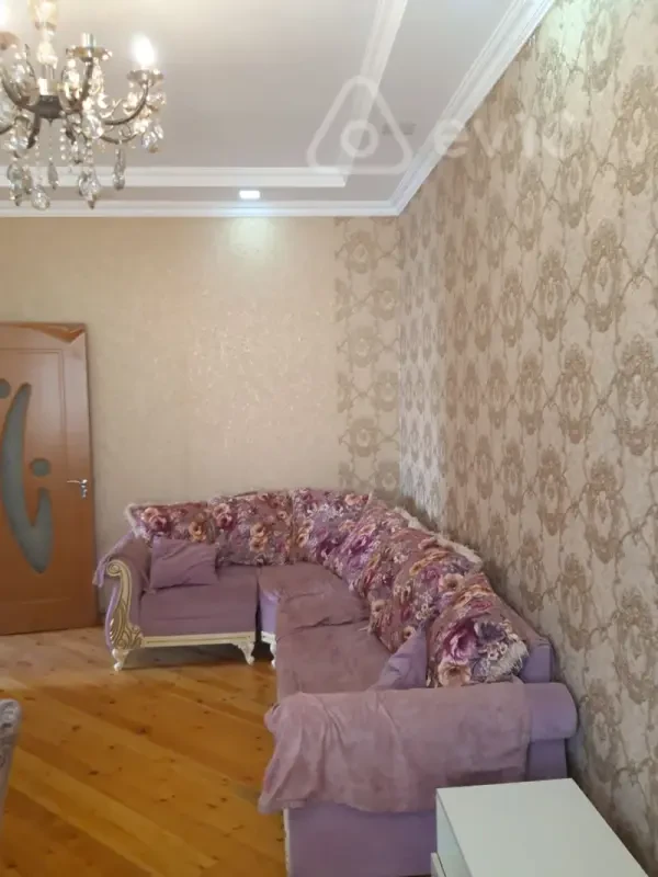 Kirayə verilir 2 otaqlı həyət evi 61 m²