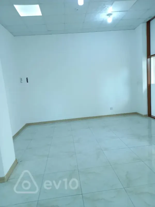 Satılır mənzil 325 m²