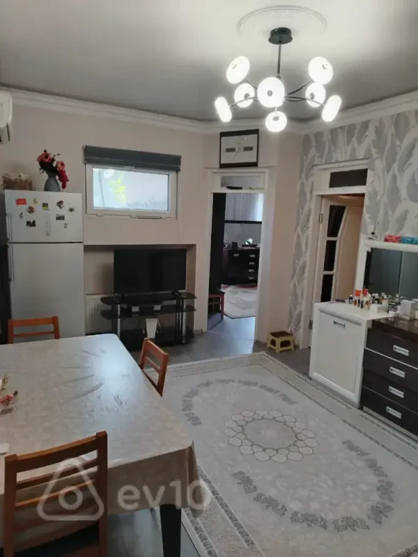 Satılır 6 otaqlı həyət evi 180 m²