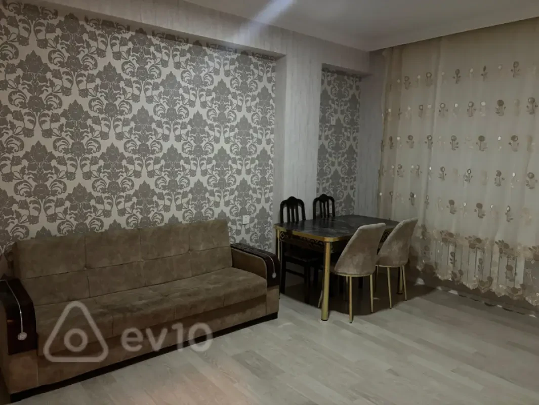 Kirayə verilir 2 otaqlı köhnə tikili 44 m²