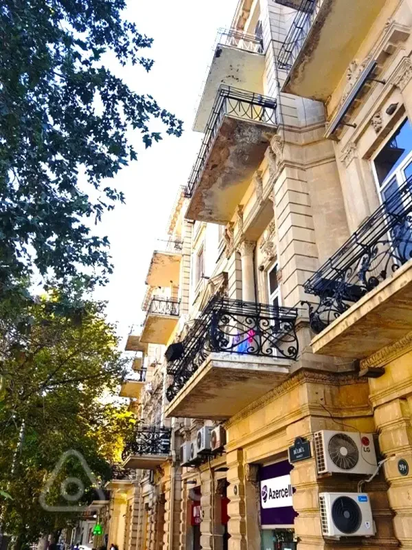 Kirayə verilir 2 otaqlı köhnə tikili 50 m²