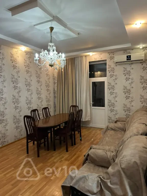 Kirayə verilir 3 otaqlı köhnə tikili 85 m²
