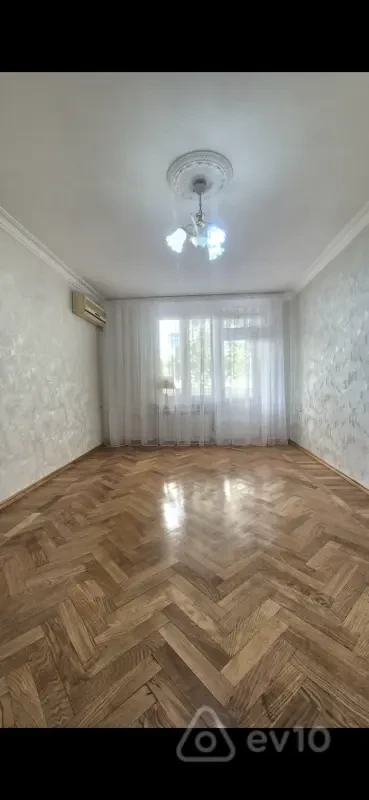 Satılır 1 otaqlı köhnə tikili 30 m²
