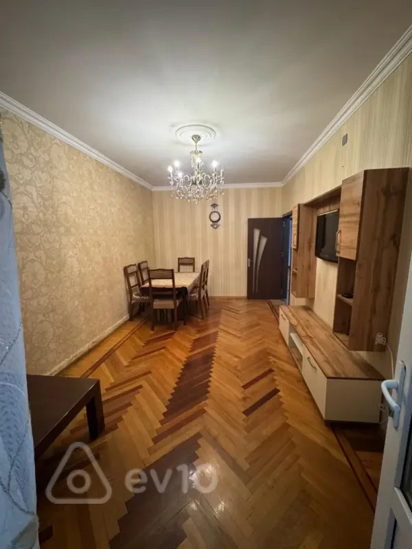 Kirayə verilir 3 otaqlı köhnə tikili 90 m²