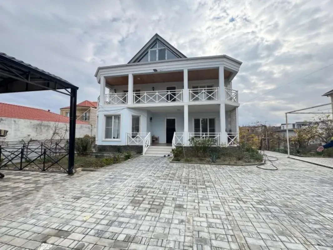 Satılır 5 otaqlı həyət evi 180 m²