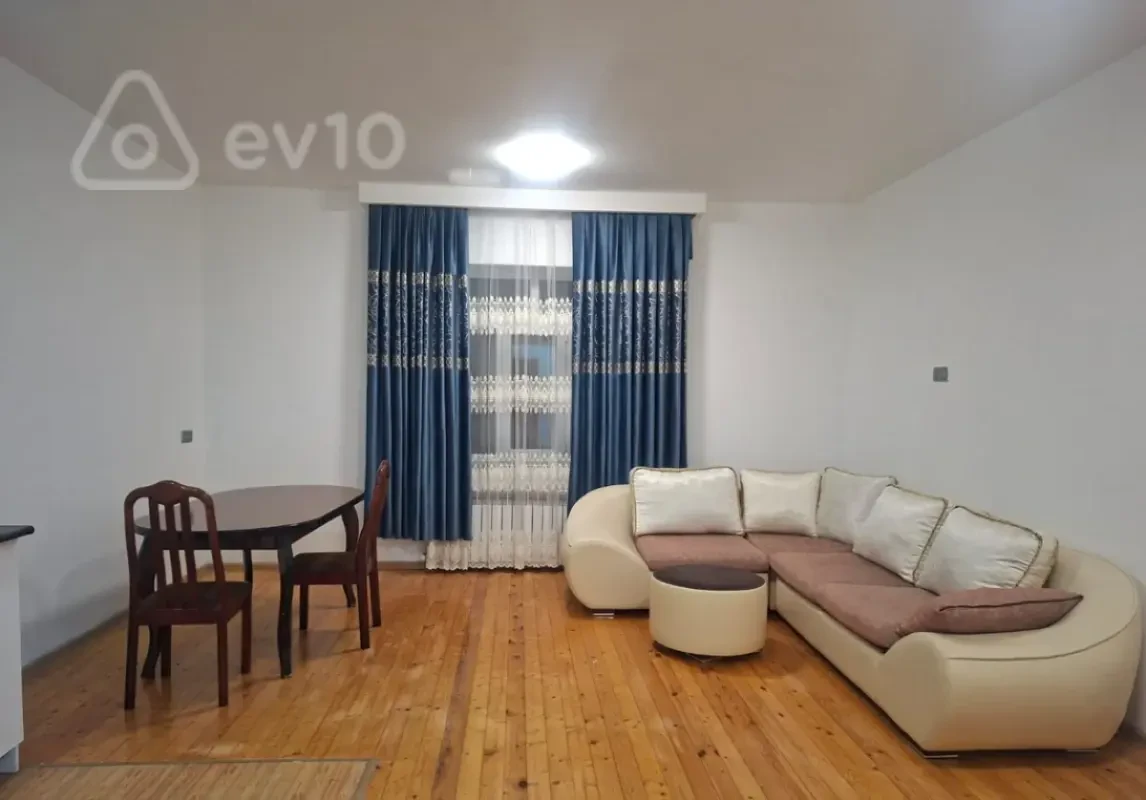 Kirayə verilir 2 otaqlı köhnə tikili 60 m²
