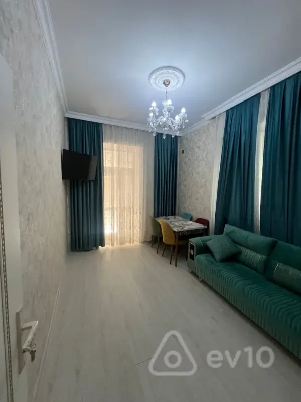 Kirayə verilir 2 otaqlı köhnə tikili 60 m²