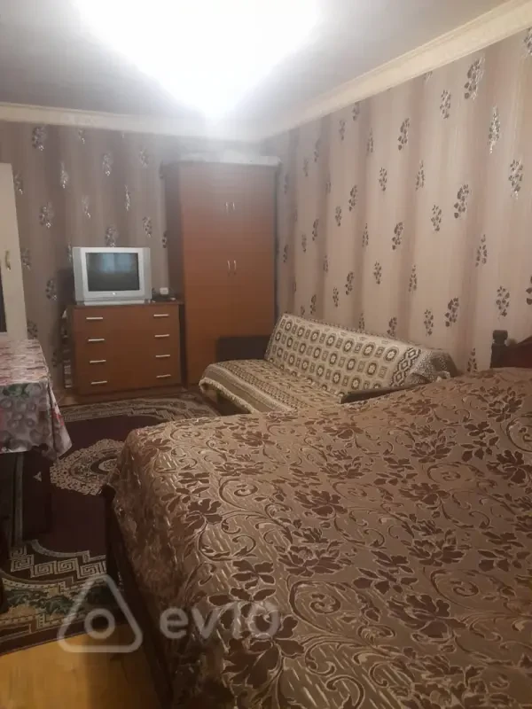 Satılır 1 otaqlı köhnə tikili 40 m²