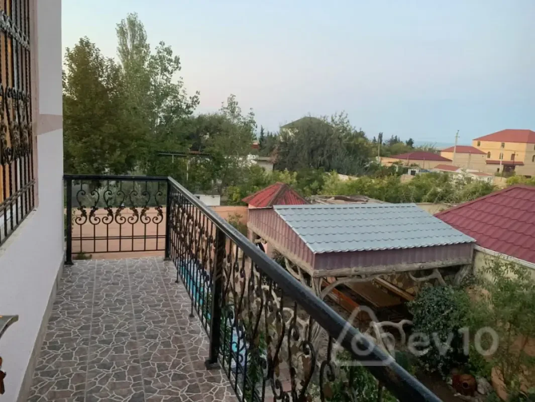 Satılır 5 otaqlı həyət evi 200 m²