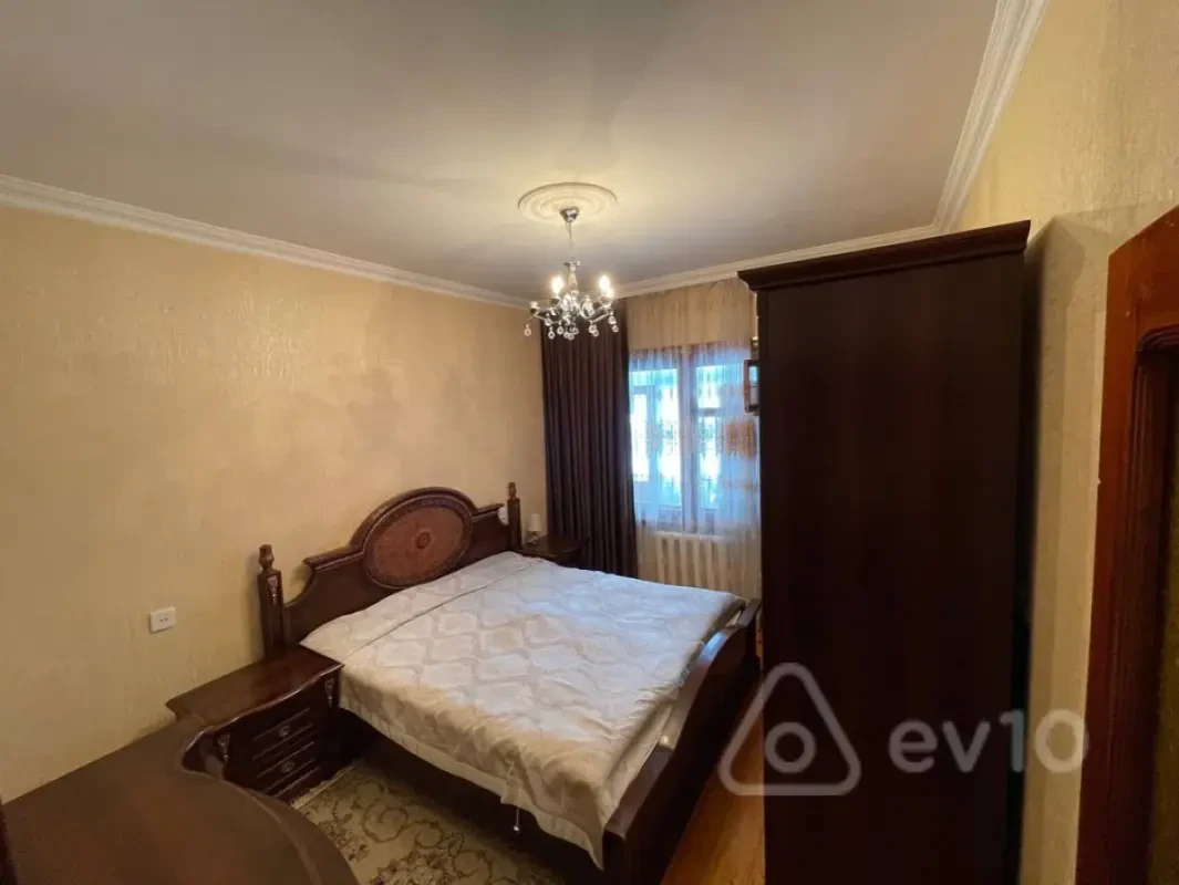 Kirayə verilir 2 otaqlı köhnə tikili 60 m²