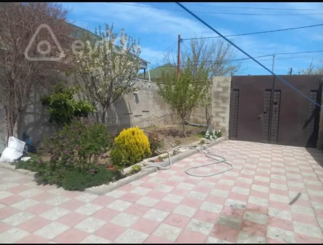Satılır 4 otaqlı həyət evi 140 m²