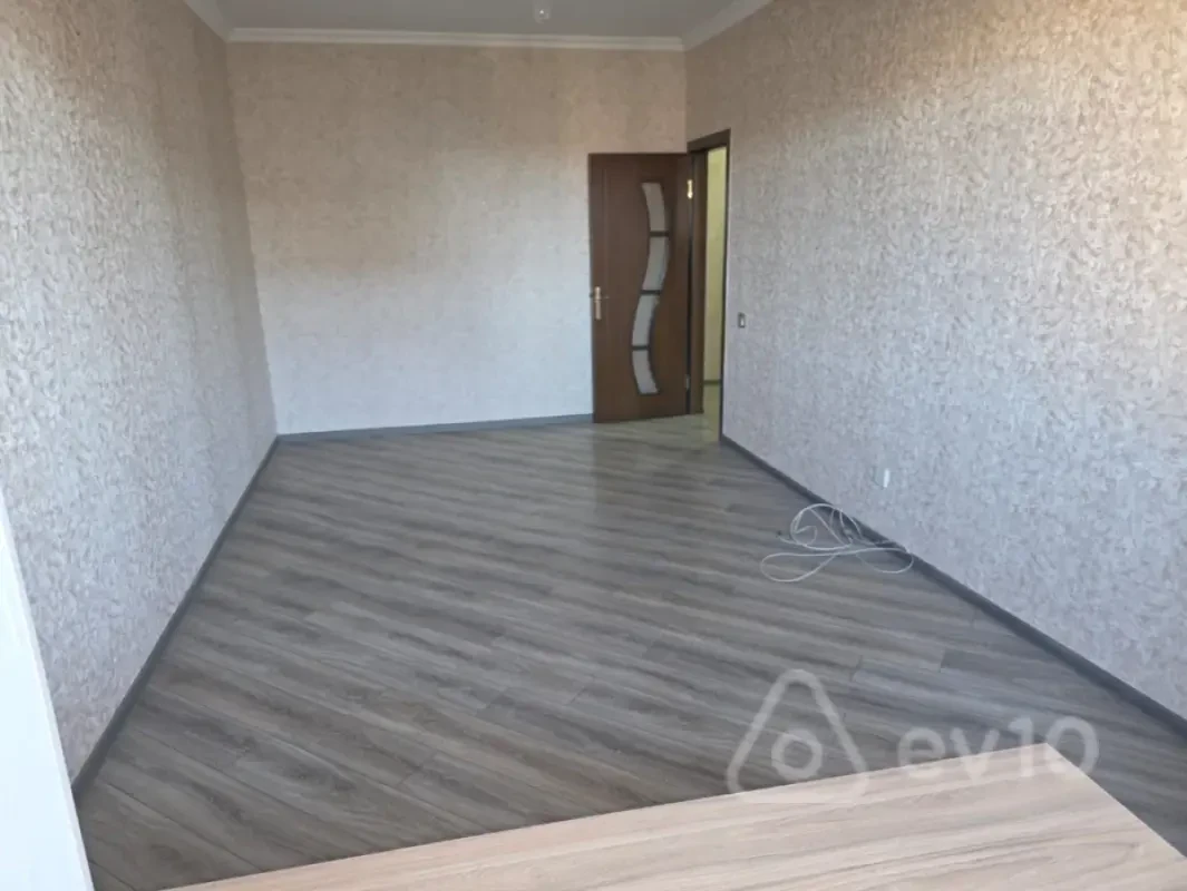 Kirayə verilir 2 otaqlı köhnə tikili 70 m²