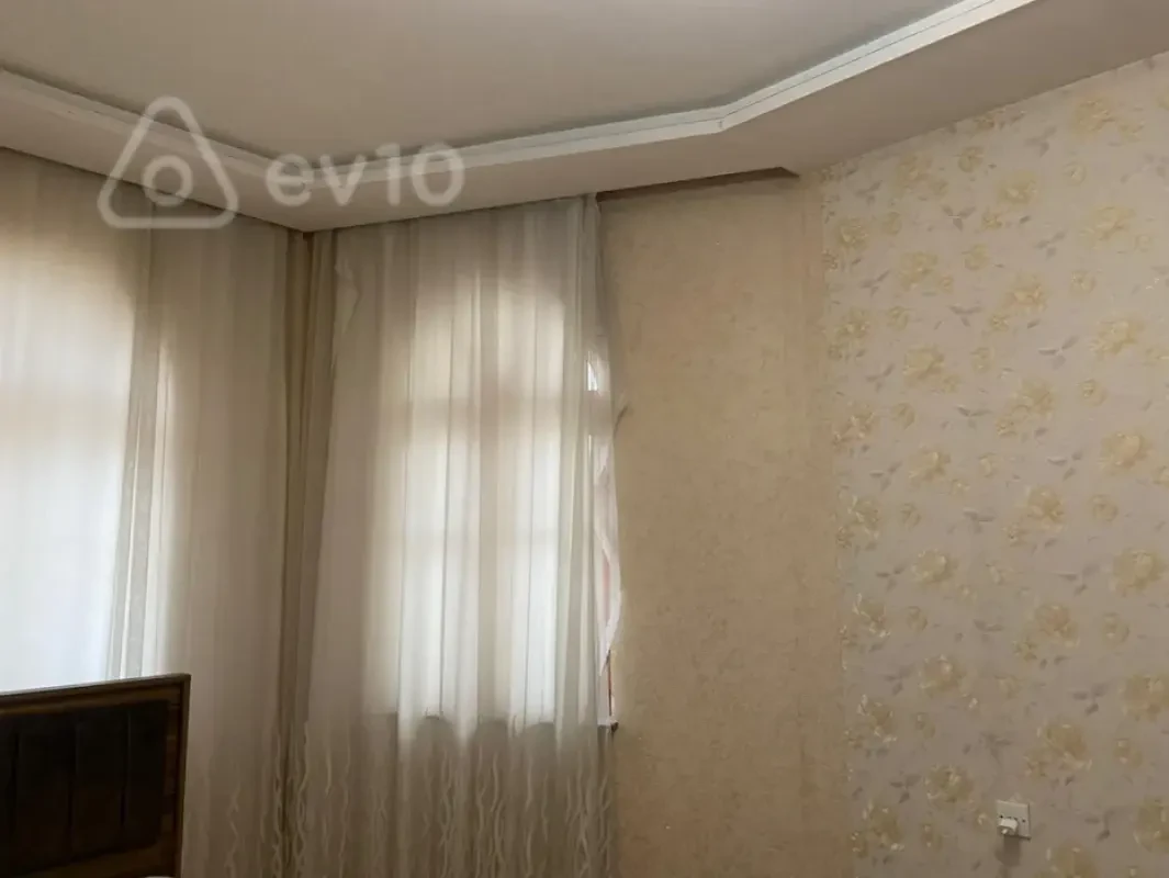 Satılır 8 otaqlı həyət evi 340 m²