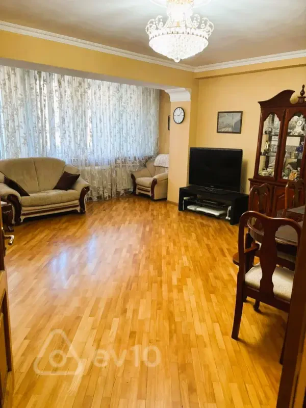 Satılır 3 otaqlı köhnə tikili 90 m²