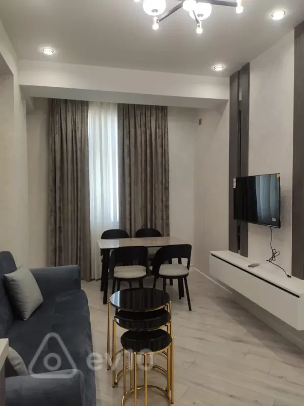 Kirayə verilir 2 otaqlı yeni tikili 50 m²