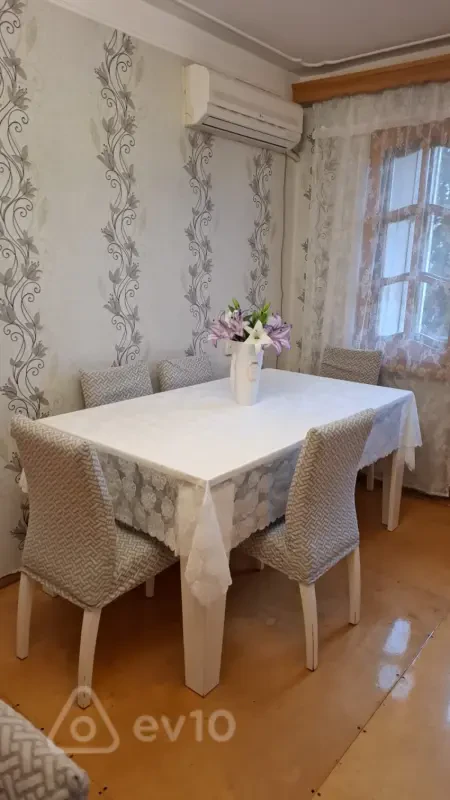 Kirayə verilir 2 otaqlı köhnə tikili 60 m²