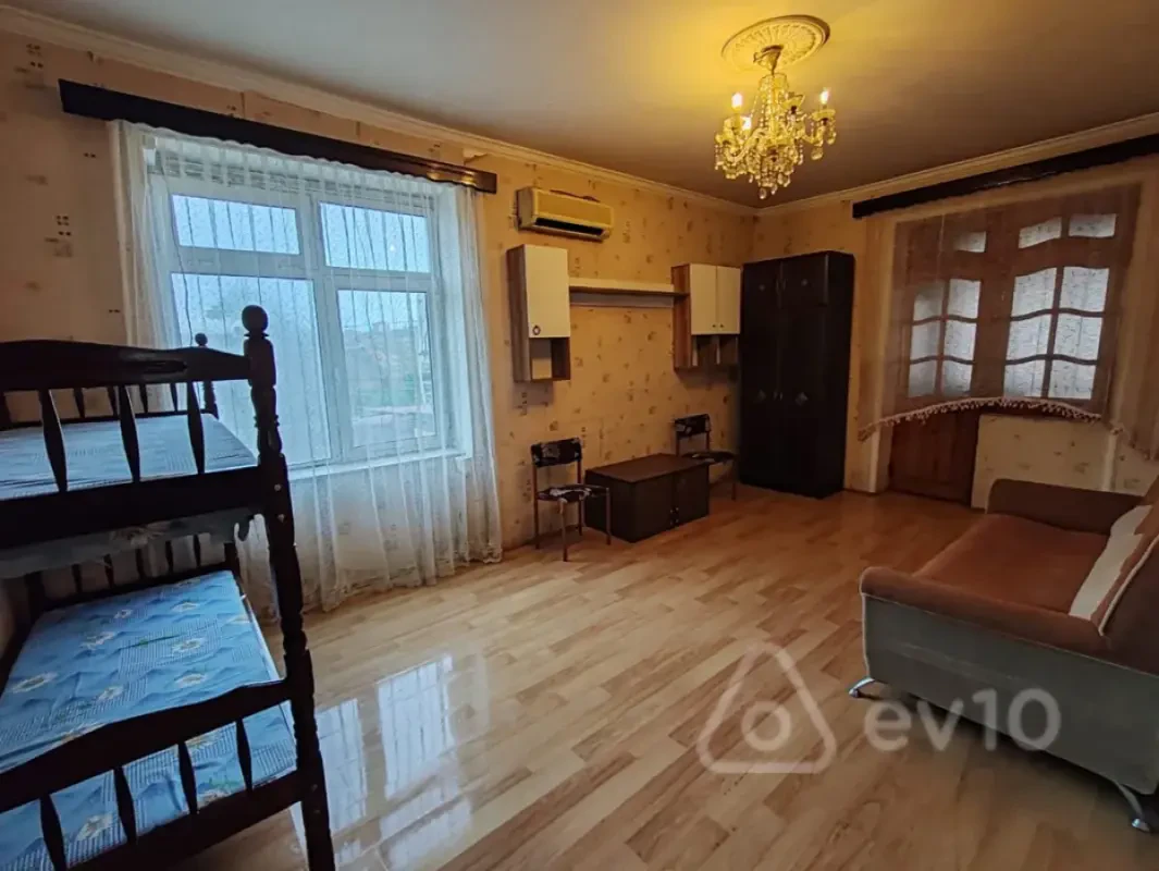 Kirayə verilir 2 otaqlı köhnə tikili 50 m²