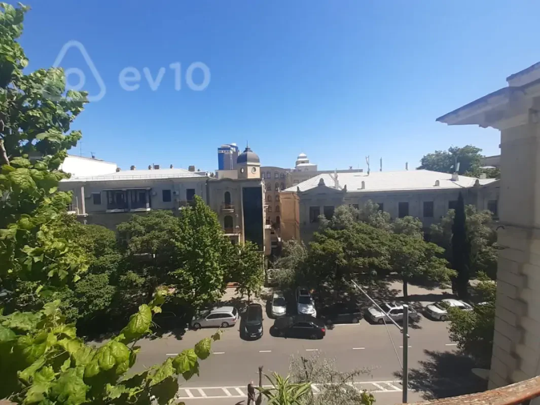 Kirayə verilir 2 otaqlı köhnə tikili 50 m²