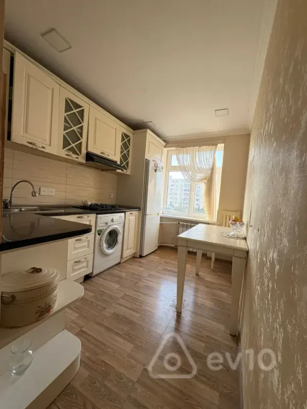 Satılır 3 otaqlı köhnə tikili 58 m²