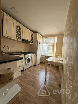Satılır 3 otaqlı köhnə tikili 58 m² — Bakı, Nizami 3 otaq 58.00 m²