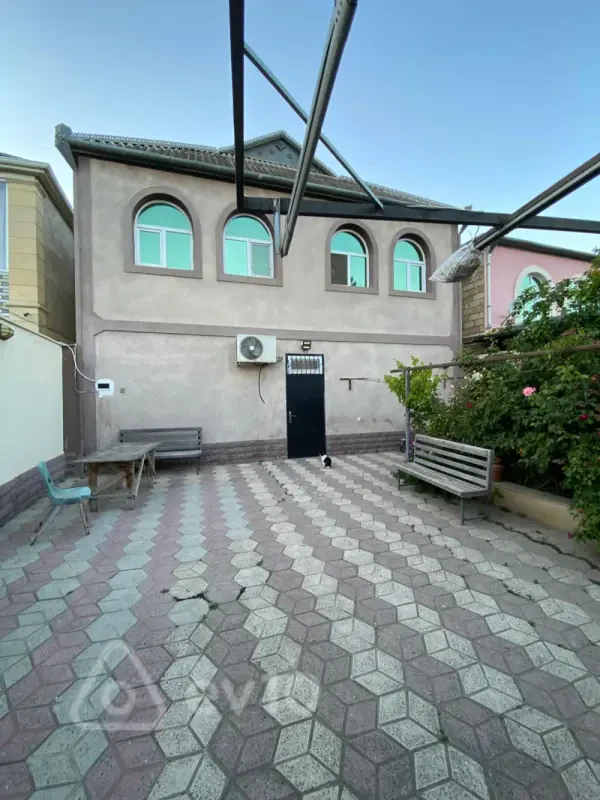 Satılır 7 otaqlı həyət evi 200 m²
