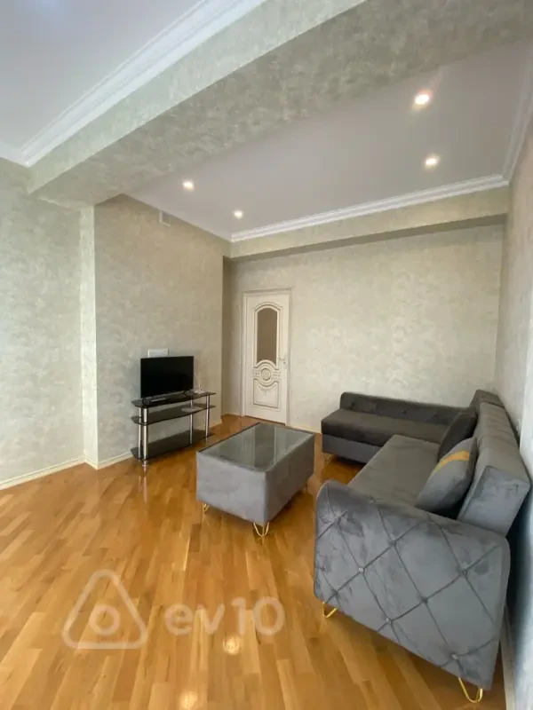 Kirayə verilir 2 otaqlı yeni tikili 70 m²