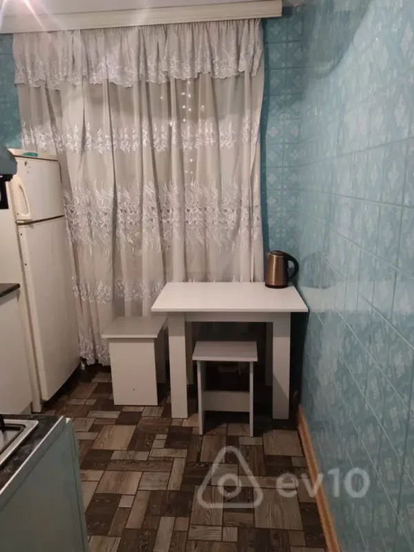Kirayə verilir 3 otaqlı köhnə tikili 65 m²
