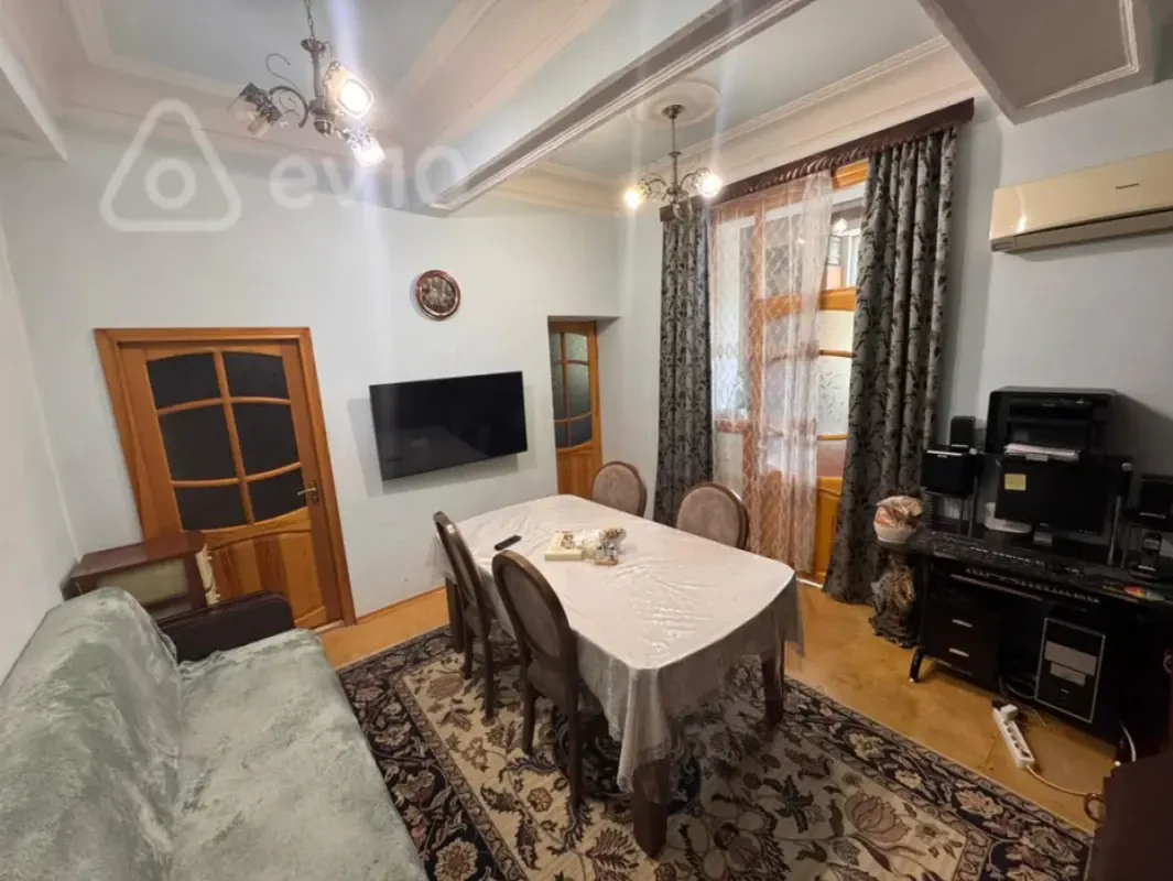 Kirayə verilir 2 otaqlı köhnə tikili 50 m²