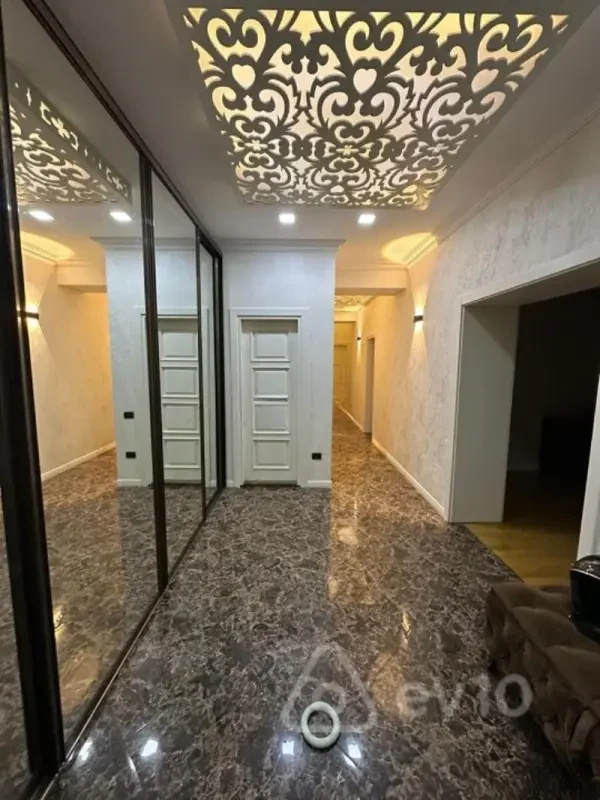 Kirayə verilir 3 otaqlı yeni tikili 155 m²